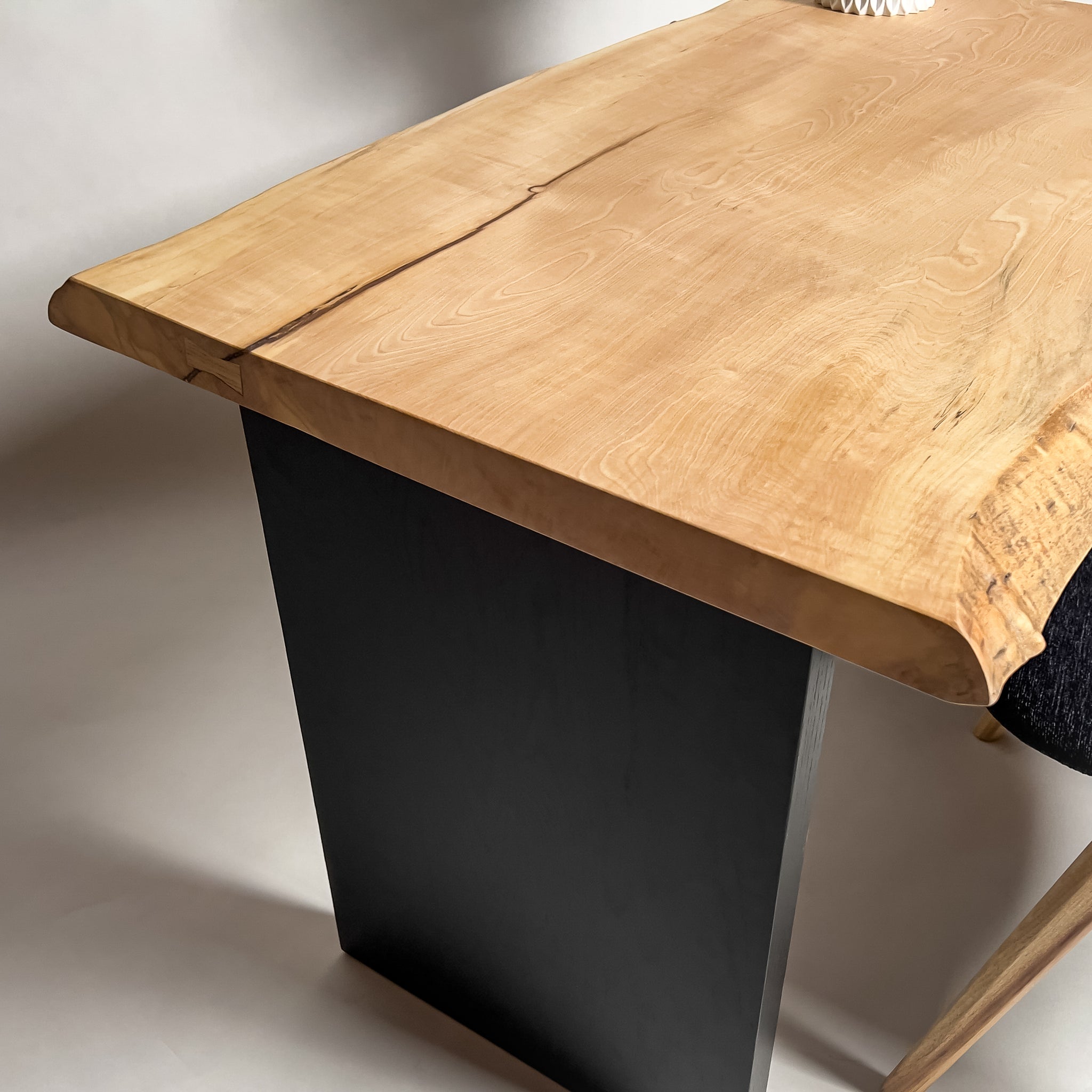 No.2101　栃（とち）/一枚板デスク