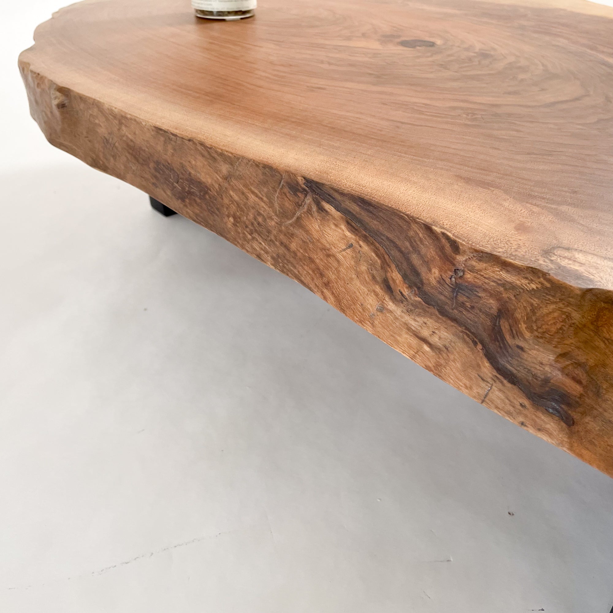 KIDO MEIMOKU クラロウォールナット一枚板ローテーブル｜111cm(2人掛け