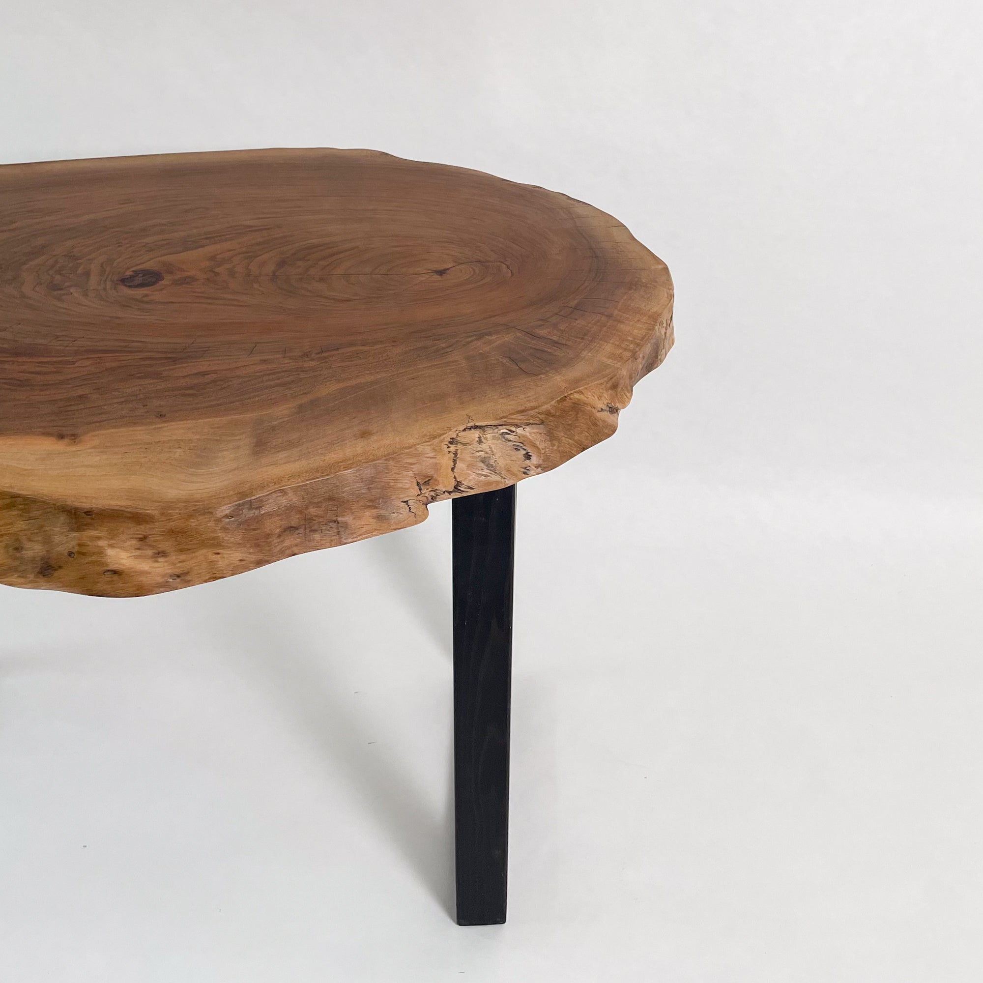 【秘蔵材】5Aマスターグレード、クラロウォールナット/1ピースボディ材！ KIDO MEIMOKU 一枚板クラロウォールナットデスク｜111cm – KIDO