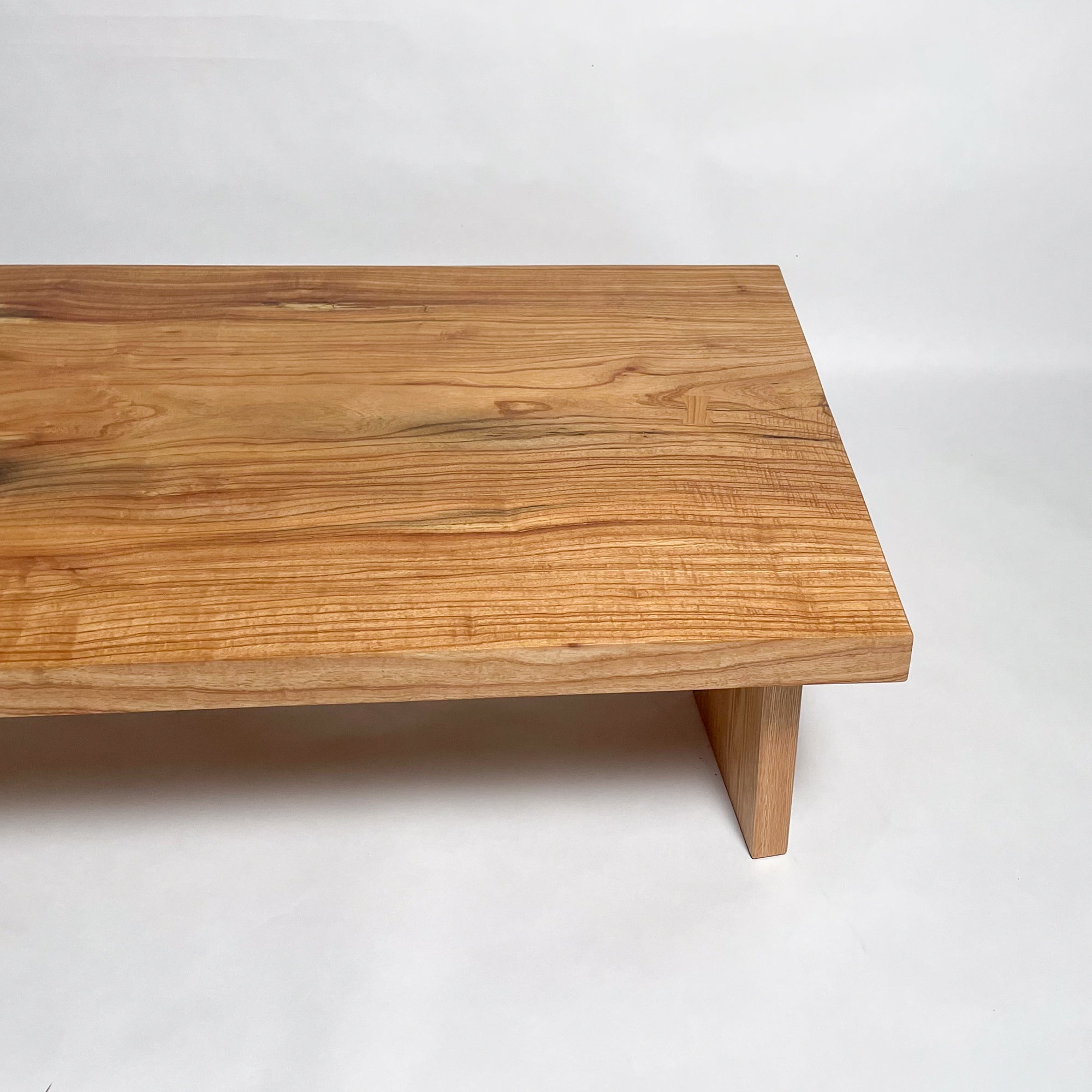 センダンの木製ローテーブル 1枚板 KIDOMEIMOKU センダン一枚板リビングテーブル｜151cm(4人掛け