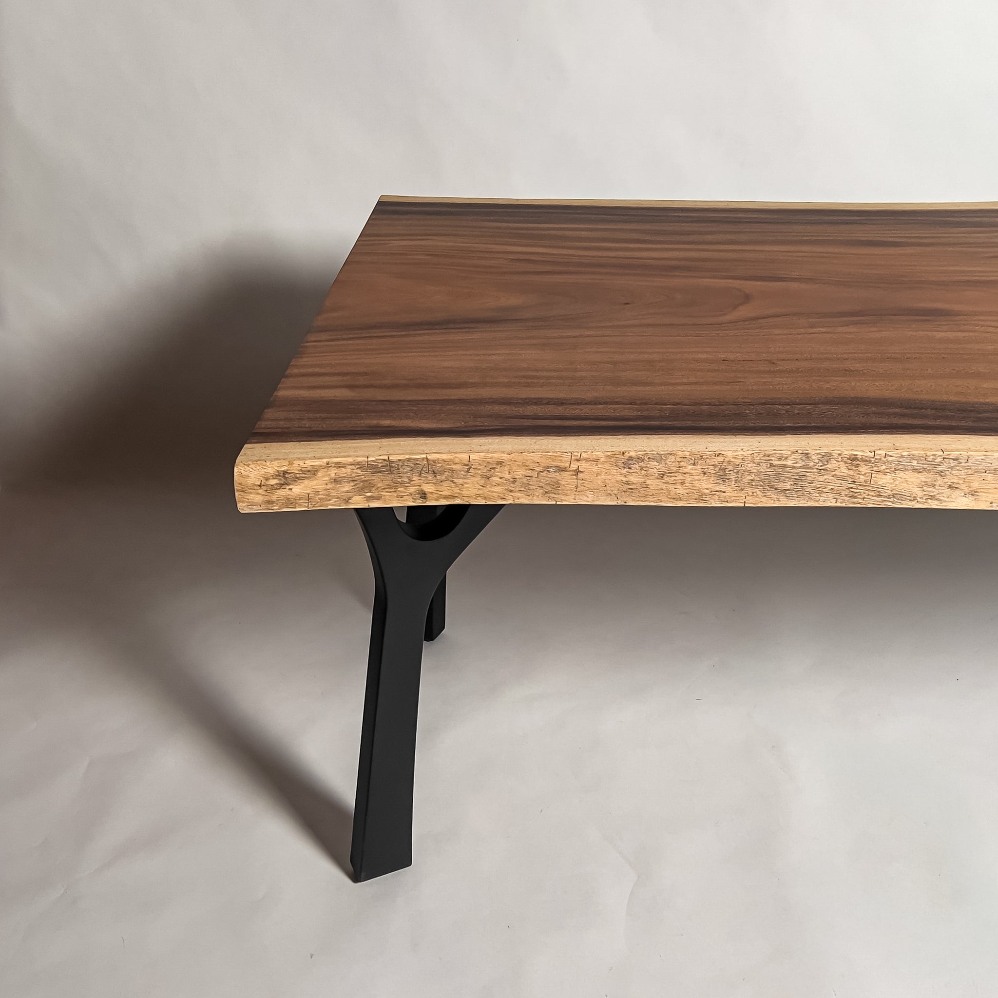 鬼童銘木】No.1125 一枚板栃（とち）ローテーブル｜2人掛け – KIDO