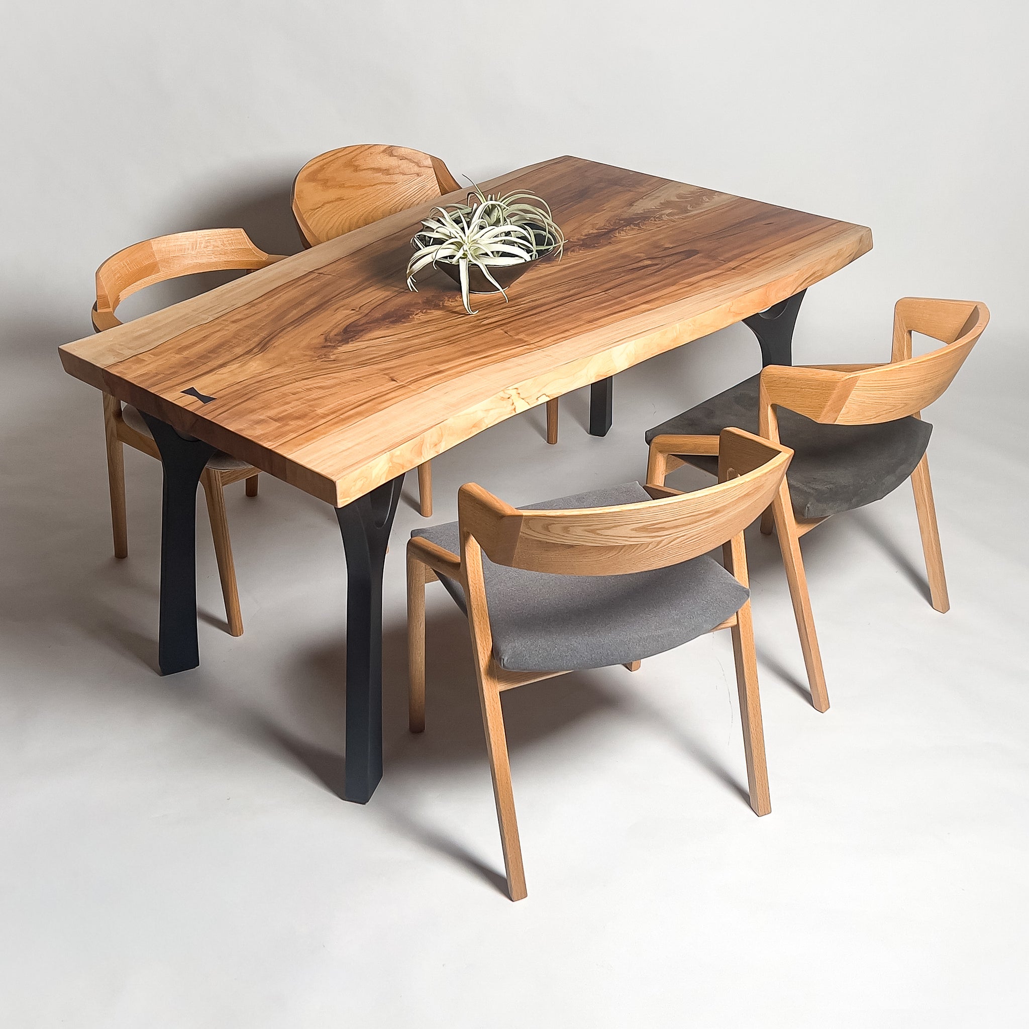 公式】KIDO MEIMOKU（鬼童銘木）｜一枚板テーブル・ソファ専門店