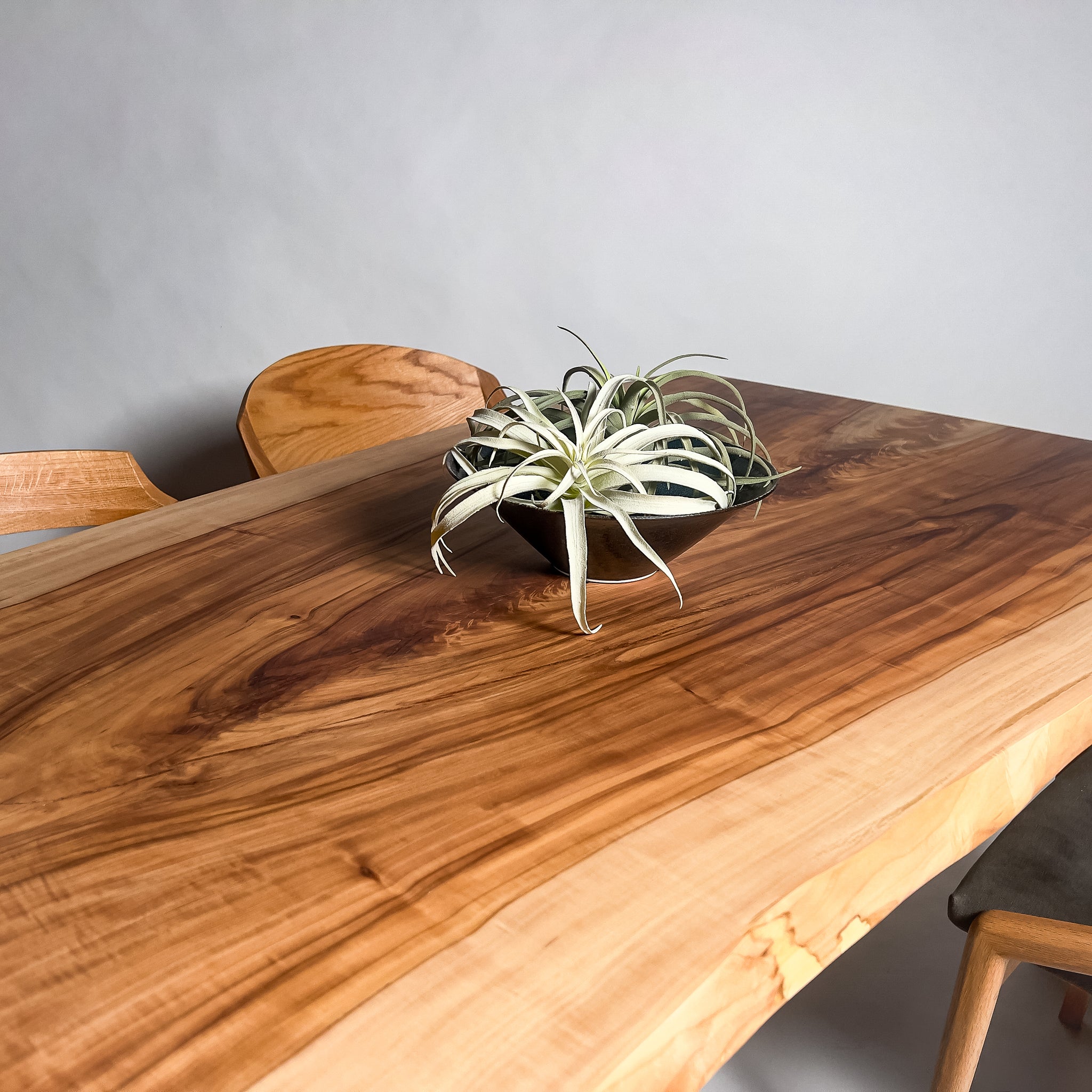 KIDOMEIMOKU 栃一枚板ダイニングテーブル｜156cm(4人掛け) – 【公式