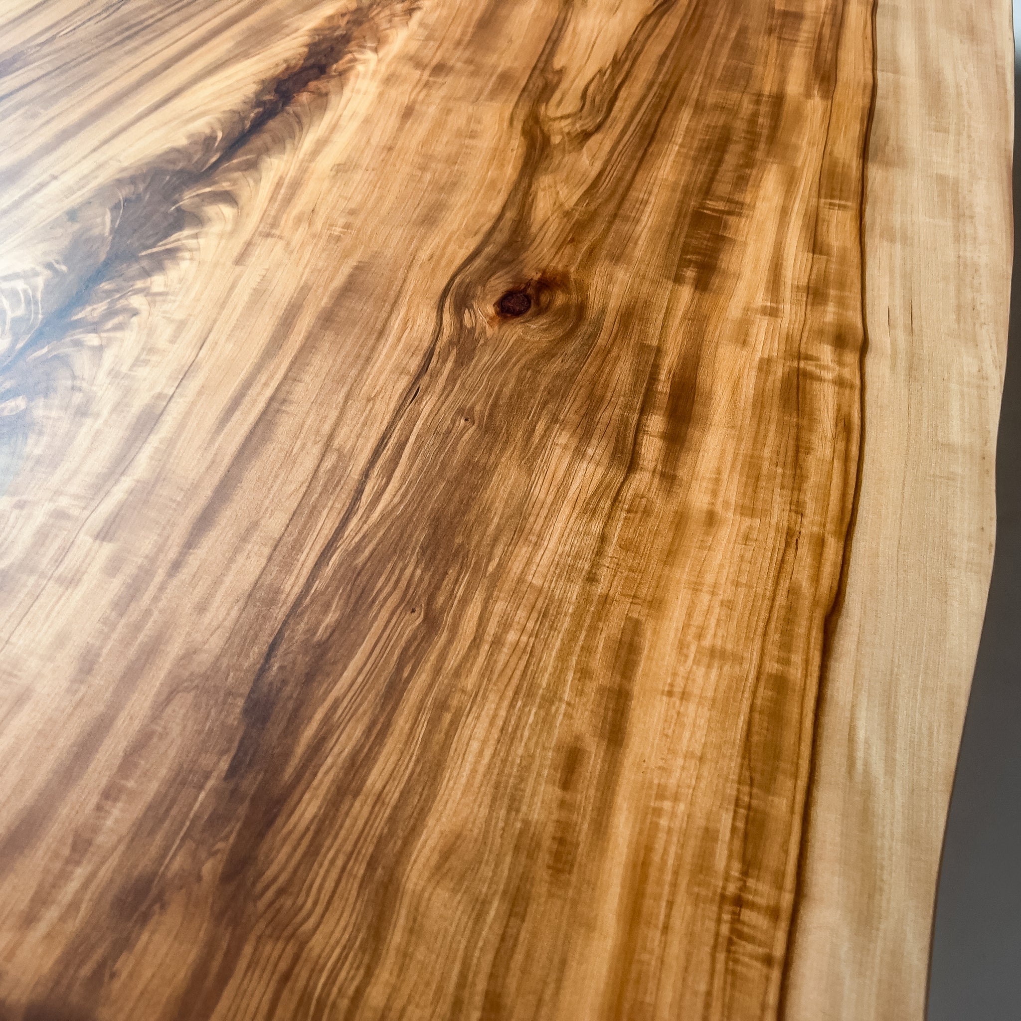 KIDOMEIMOKU 栃一枚板ダイニングテーブル｜156cm(4人掛け) – 【公式