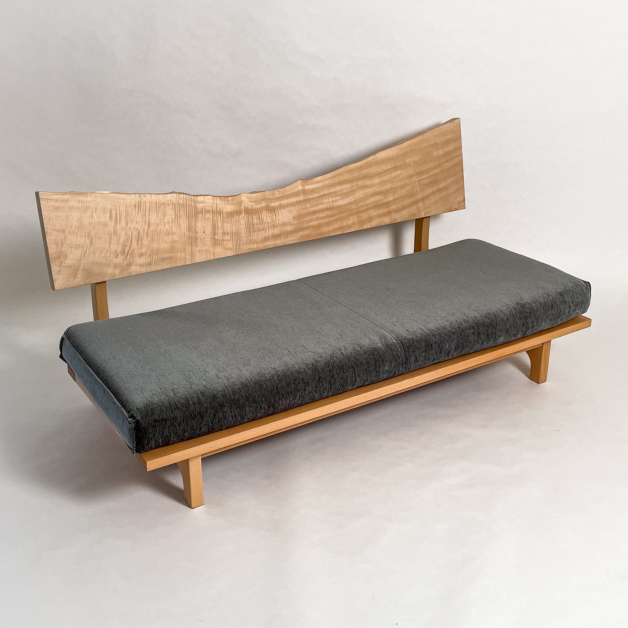 栃 無垢材 一枚板ソファ 3人掛け 斜め クッションなし