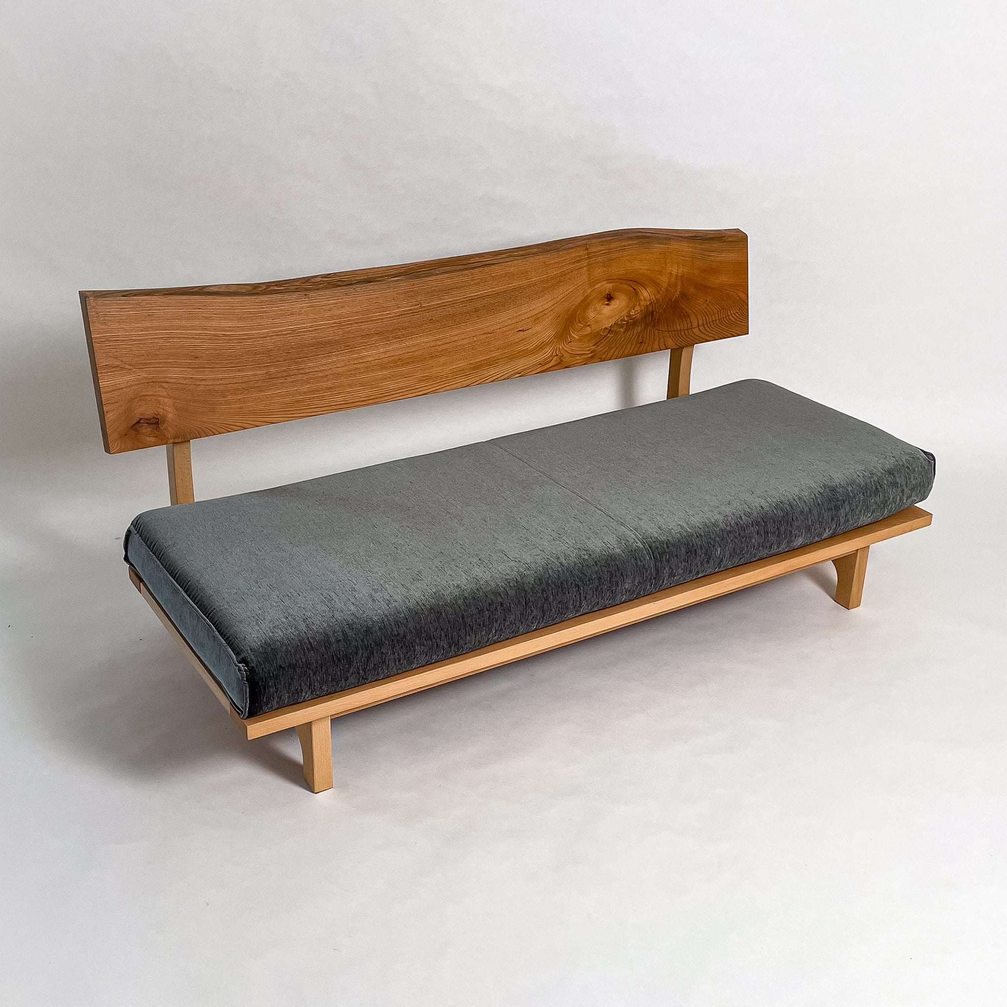 欅 無垢材 一枚板ソファ 3人掛け 斜め クッションなし