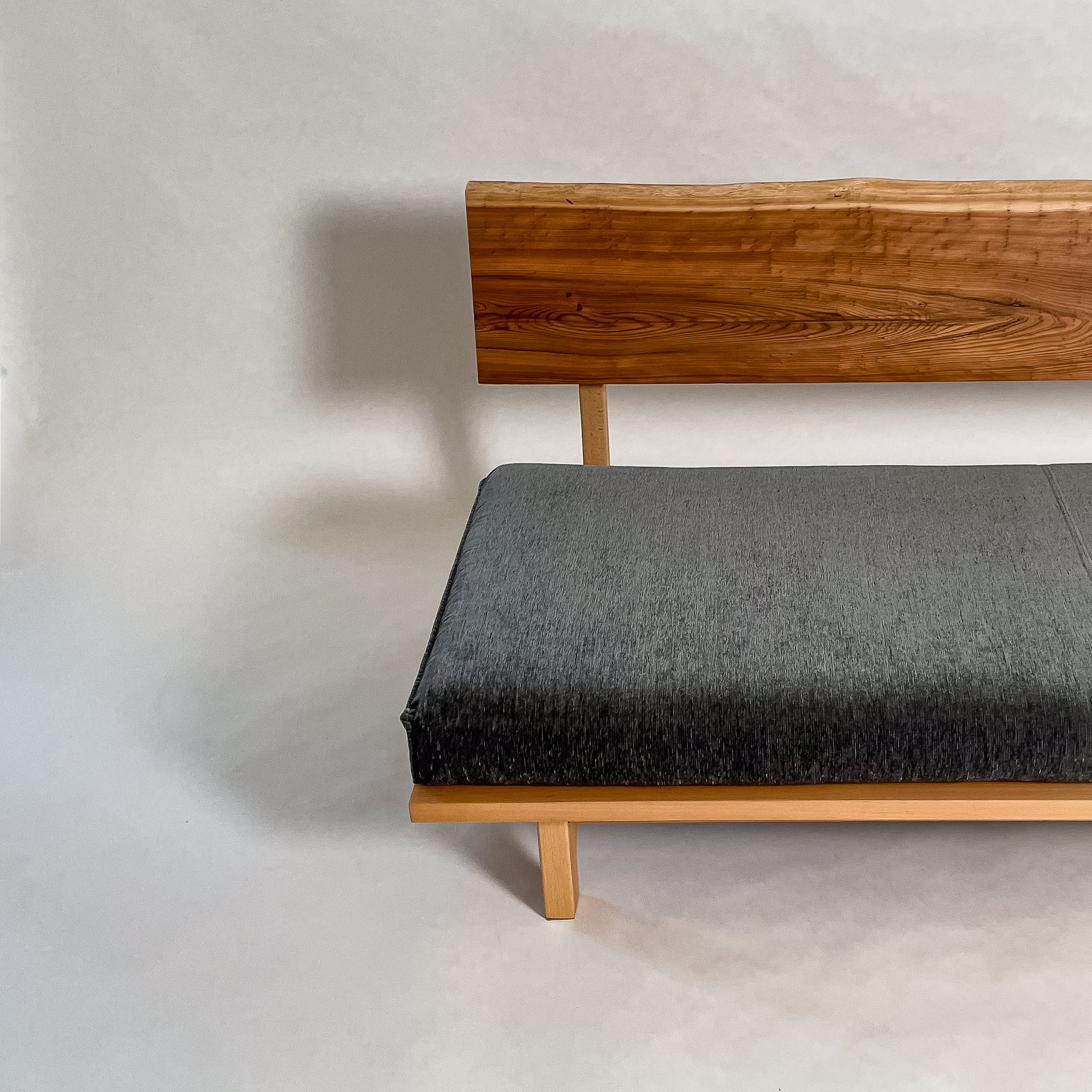 吉野杉 無垢材 一枚板ソファ 3人掛け 横左半分 クッションなし