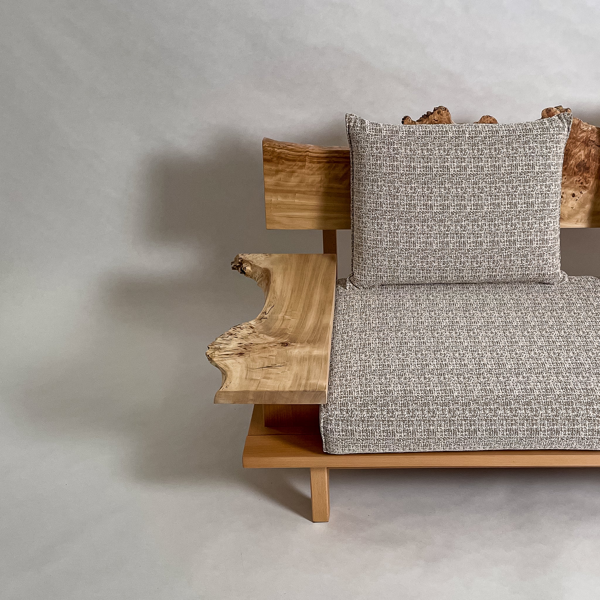 ポプラ 木フレーム 一枚板ソファ 2人掛け 横左半分 クッションあり