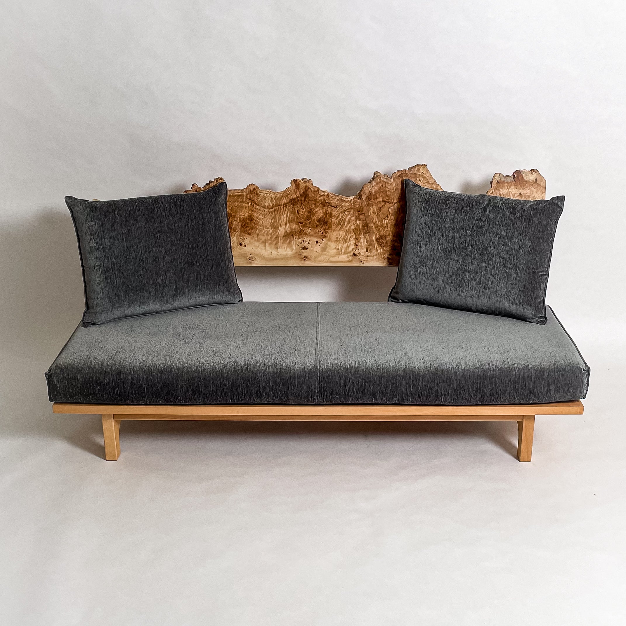 ポプラ 木フレーム 一枚板ソファ 3人掛け 横 クッション斜め