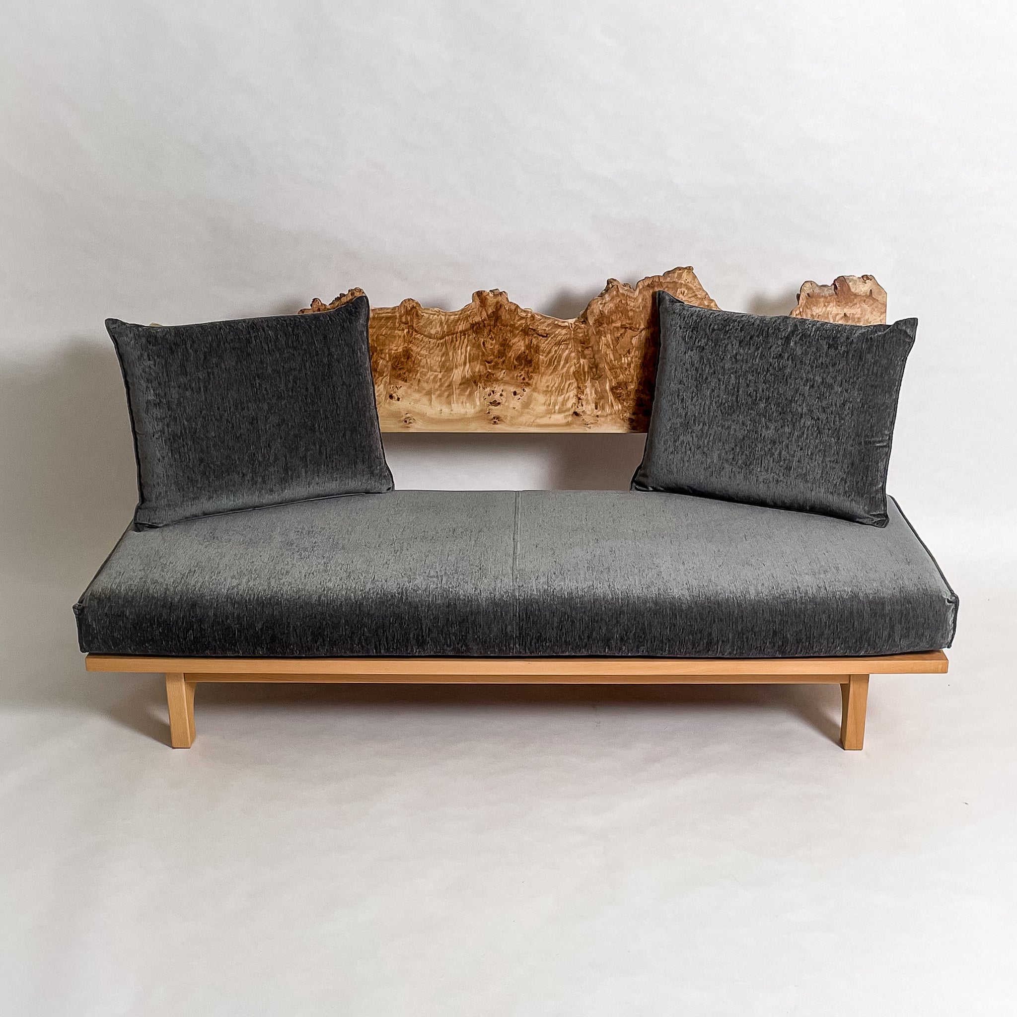 ポプラ 木フレーム 一枚板ソファ 3人掛け 横 クッション斜め