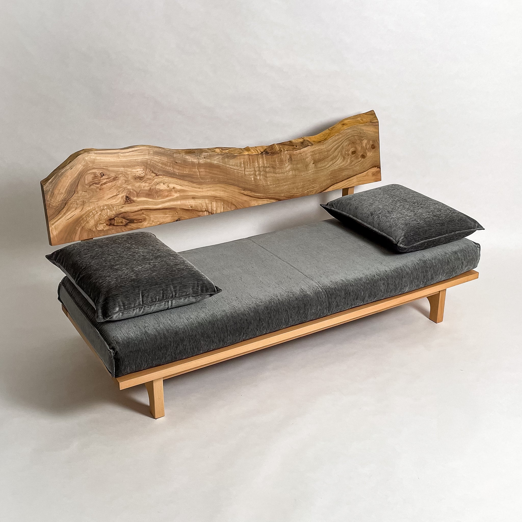 楠 無垢材 一枚板ソファ 3人掛け 斜め クッション横