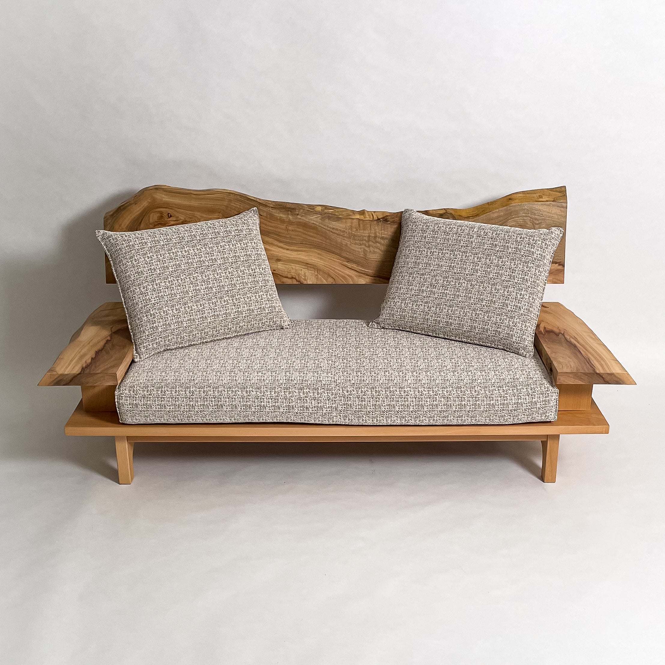 楠 無垢材 一枚板ソファ 2人掛け 横 クッション斜め