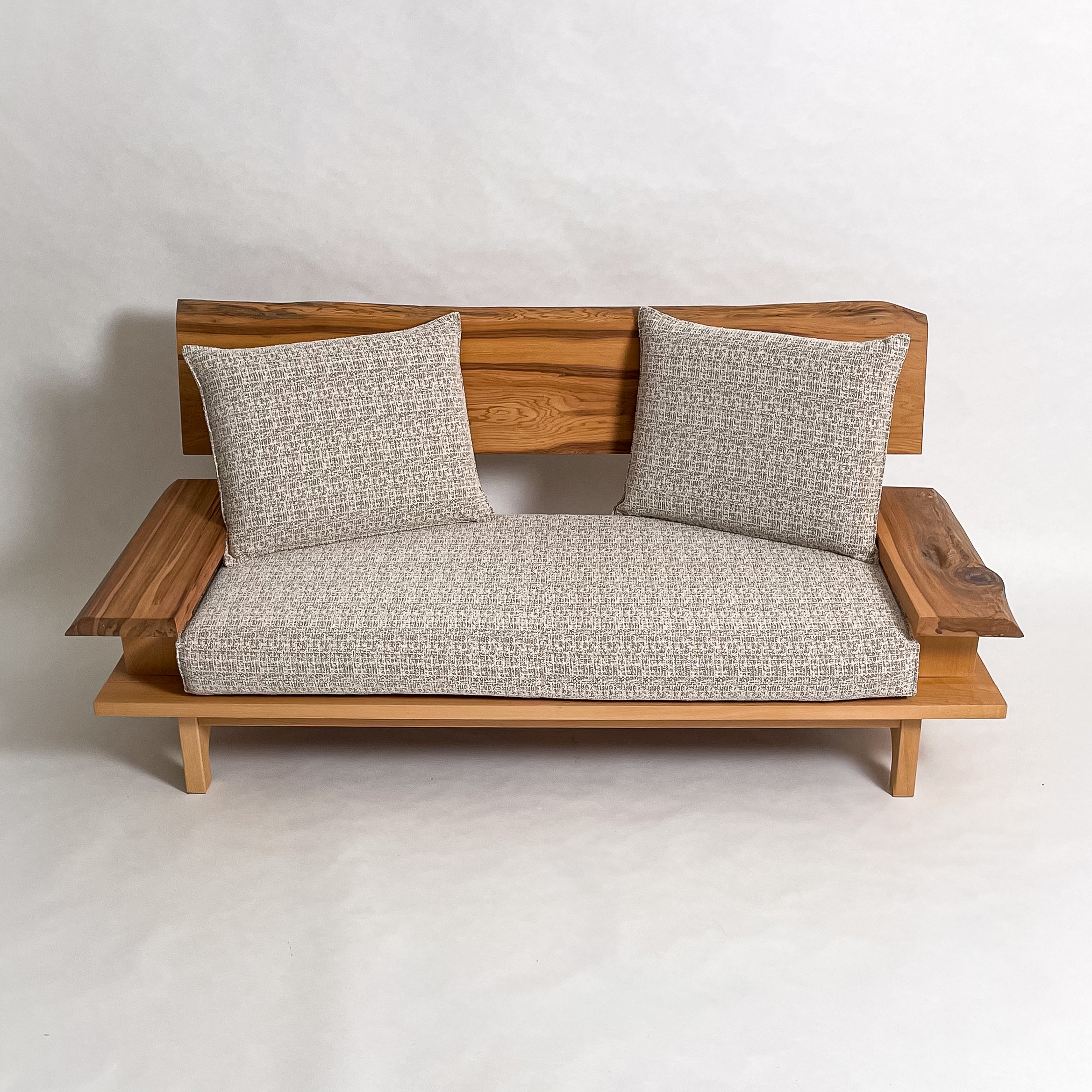 屋久杉 高級 一枚板ソファ 2人掛け 横 クッション斜め