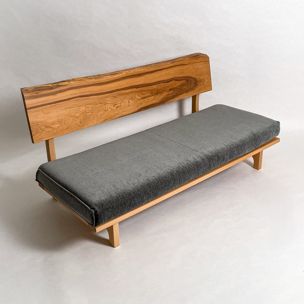 希少　樹齢150〜200年　杉枝　約143cm 鑑賞　庭　インテリア 骨董　華道 公式】鬼童銘木｜屋久杉一枚板ソファ｜3人掛け – 【公式】鬼童銘木