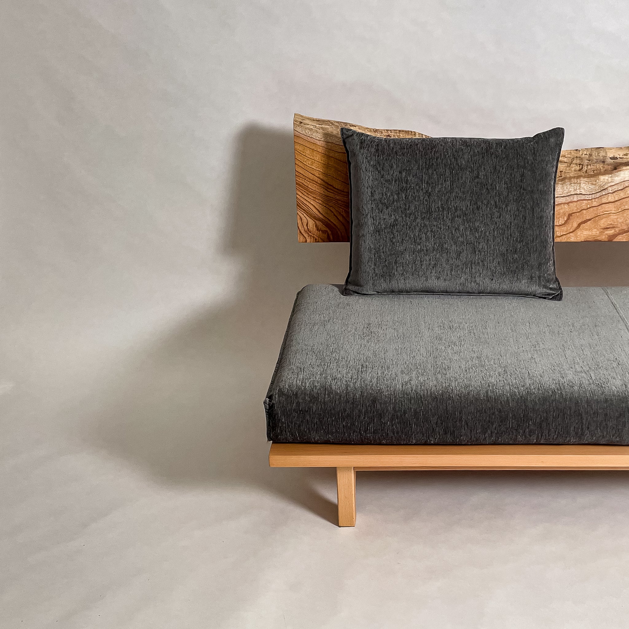 センダン 無垢材 一枚板ソファ 3人掛け 横左半分 クッションあり