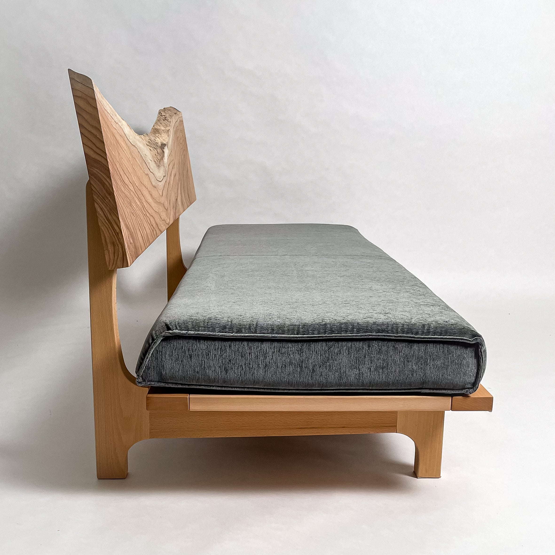 センダン 無垢材 一枚板ソファ 3人掛け 真横 クッションなし