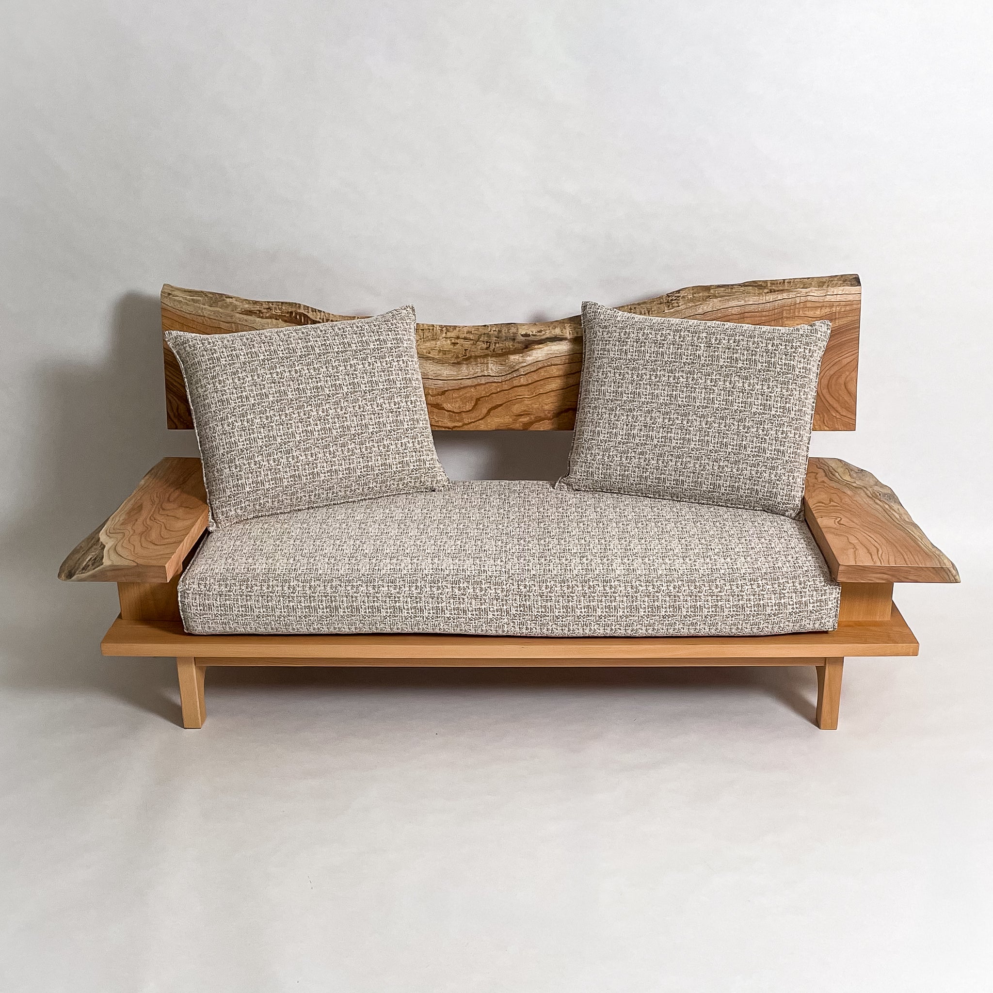 センダン 無垢材 一枚板ソファ 2人掛け 横 クッション斜め