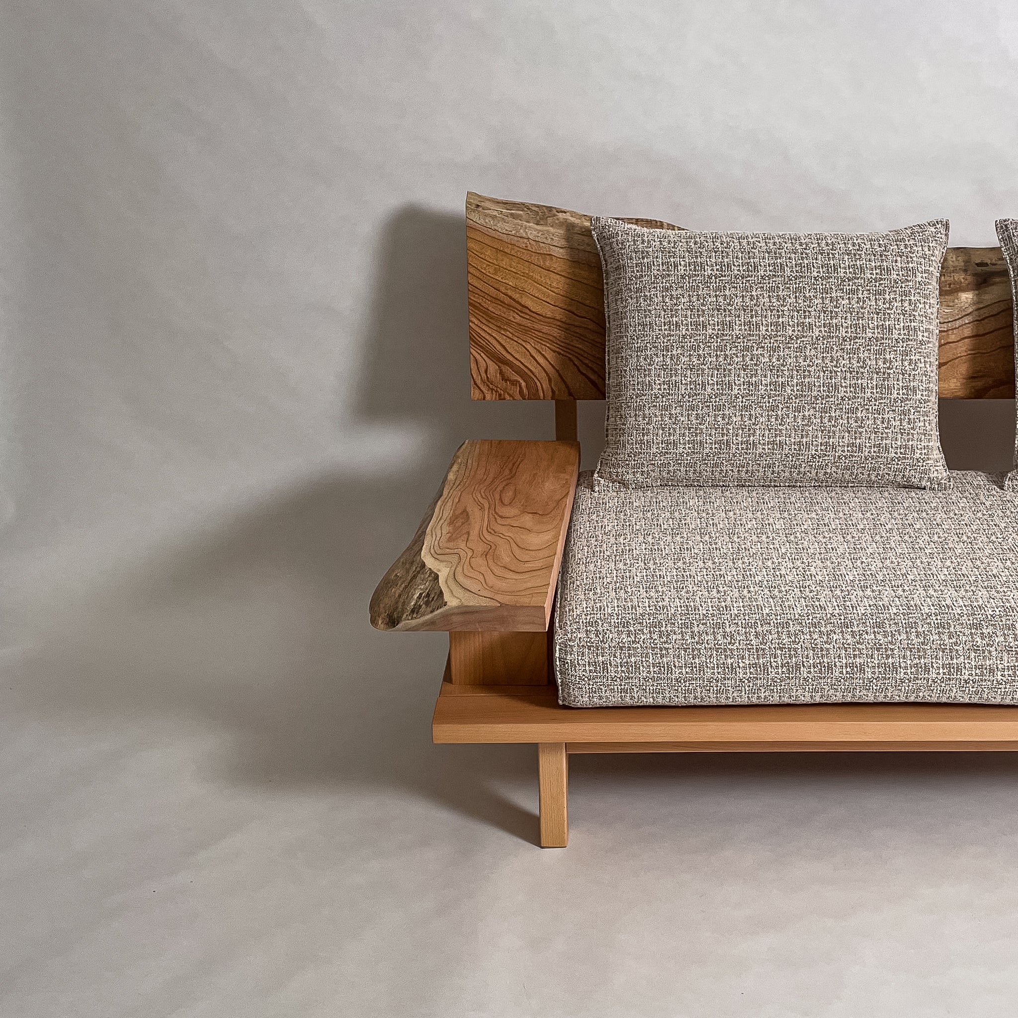 センダン 無垢材 一枚板ソファ 2人掛け 横左半分 クッションあり