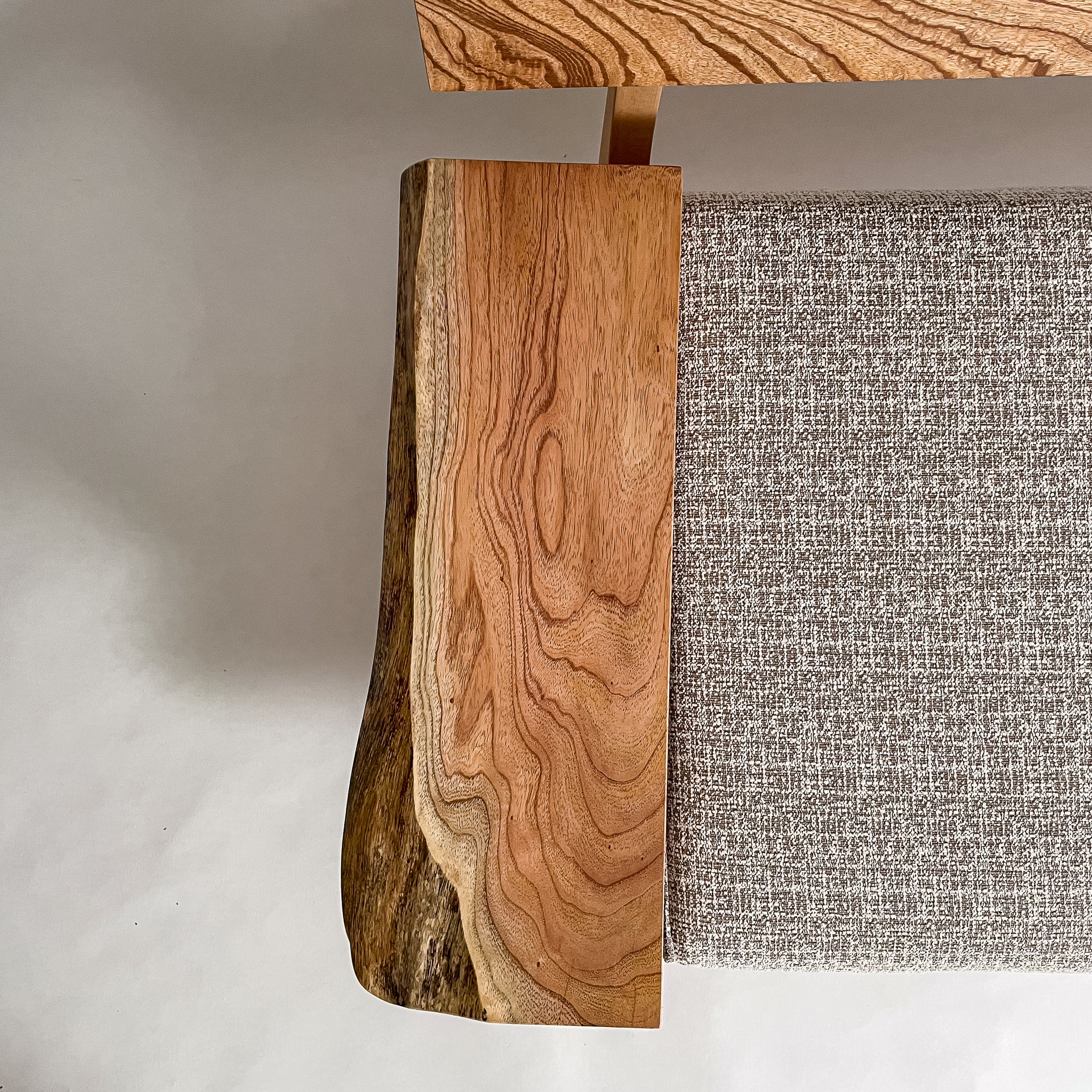 センダン 無垢材 一枚板ソファ 2人掛け 左アーム 肘置き 真上