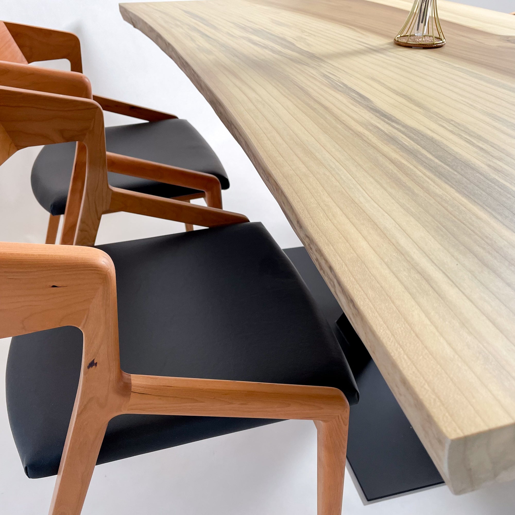 KIDOMEIMOKU 朴一枚板ダイニングテーブル｜175cm(4人掛け) – KIDO