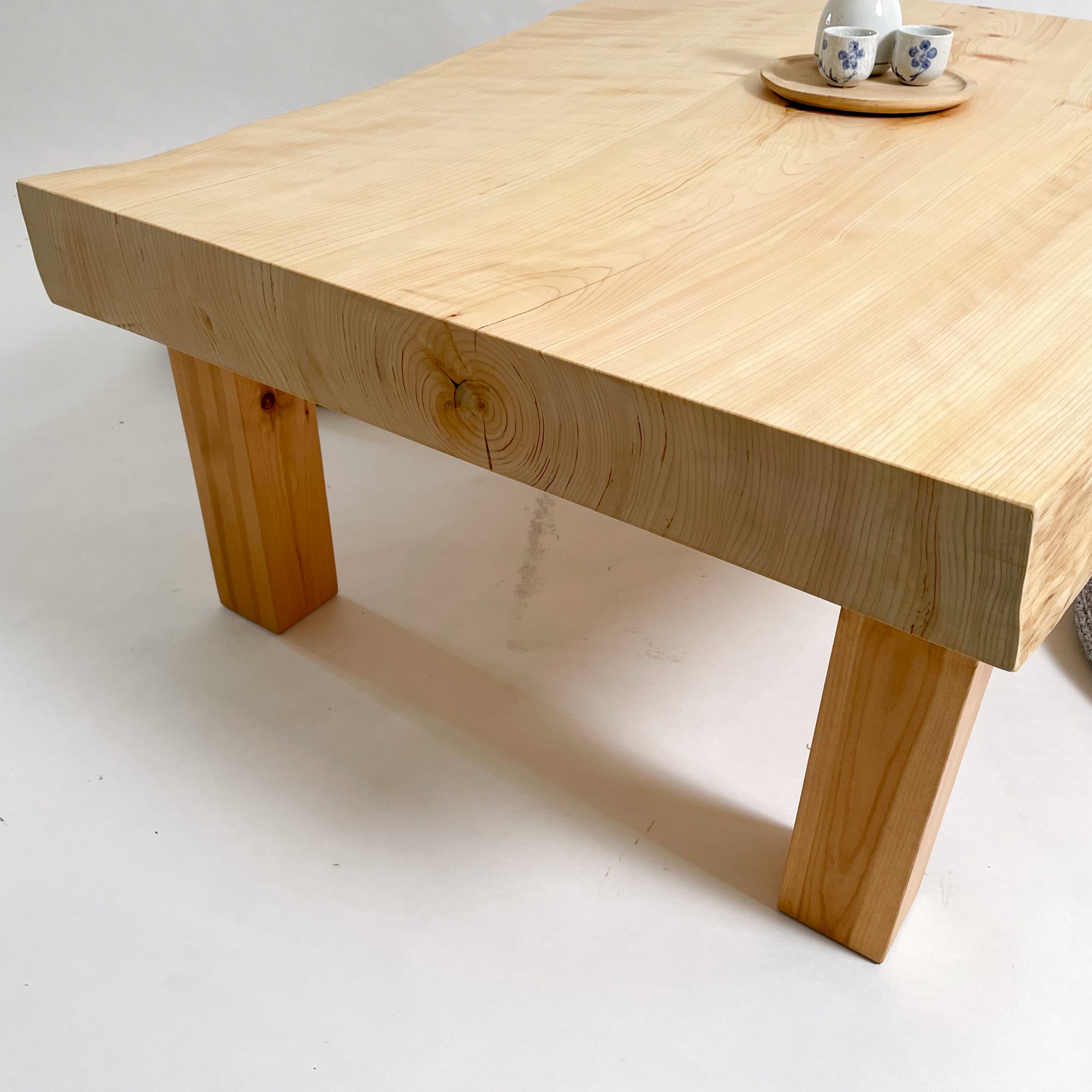 KIDO MEIMOKU 檜一枚板リビングテーブル｜120cm(4人掛け) – 【公式
