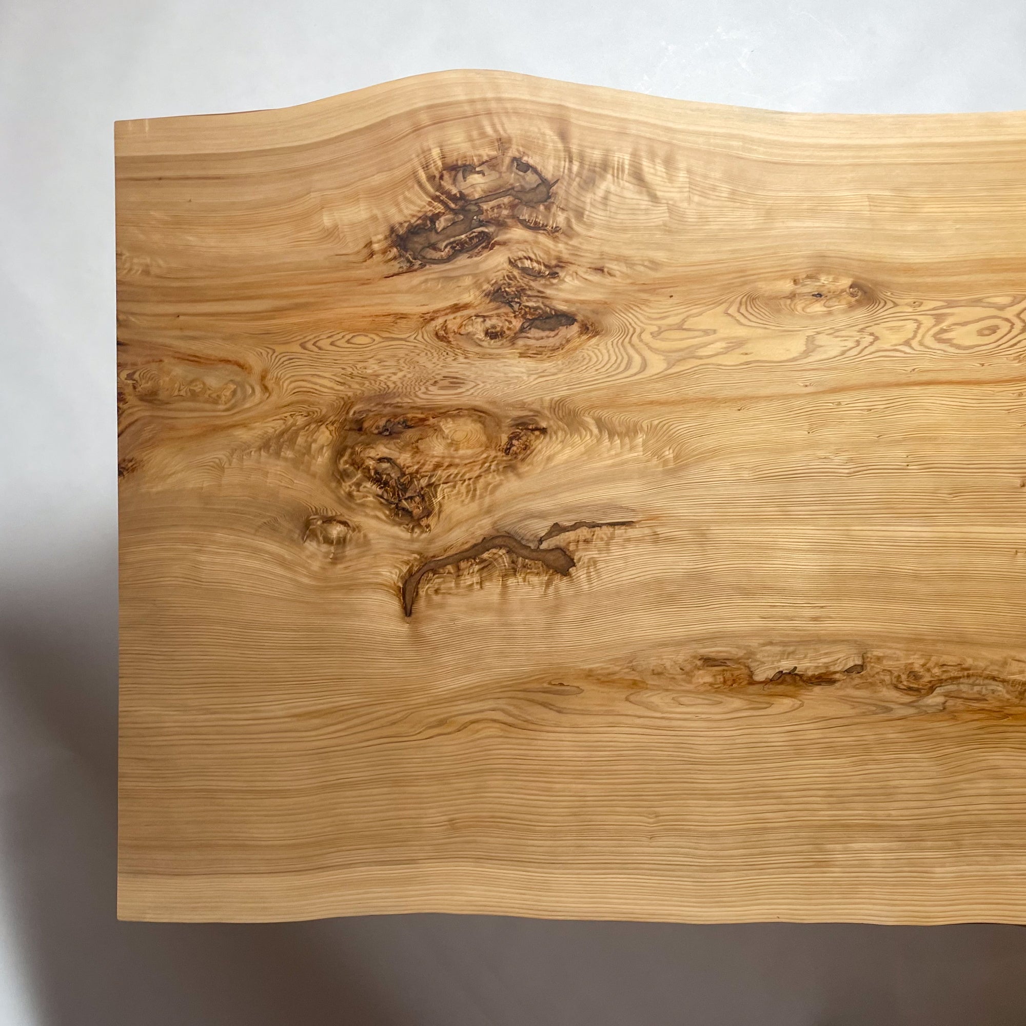 KIDOMEIMOKU 春日杉一枚板ダイニングテーブル｜200cm(6人掛け) – KIDO