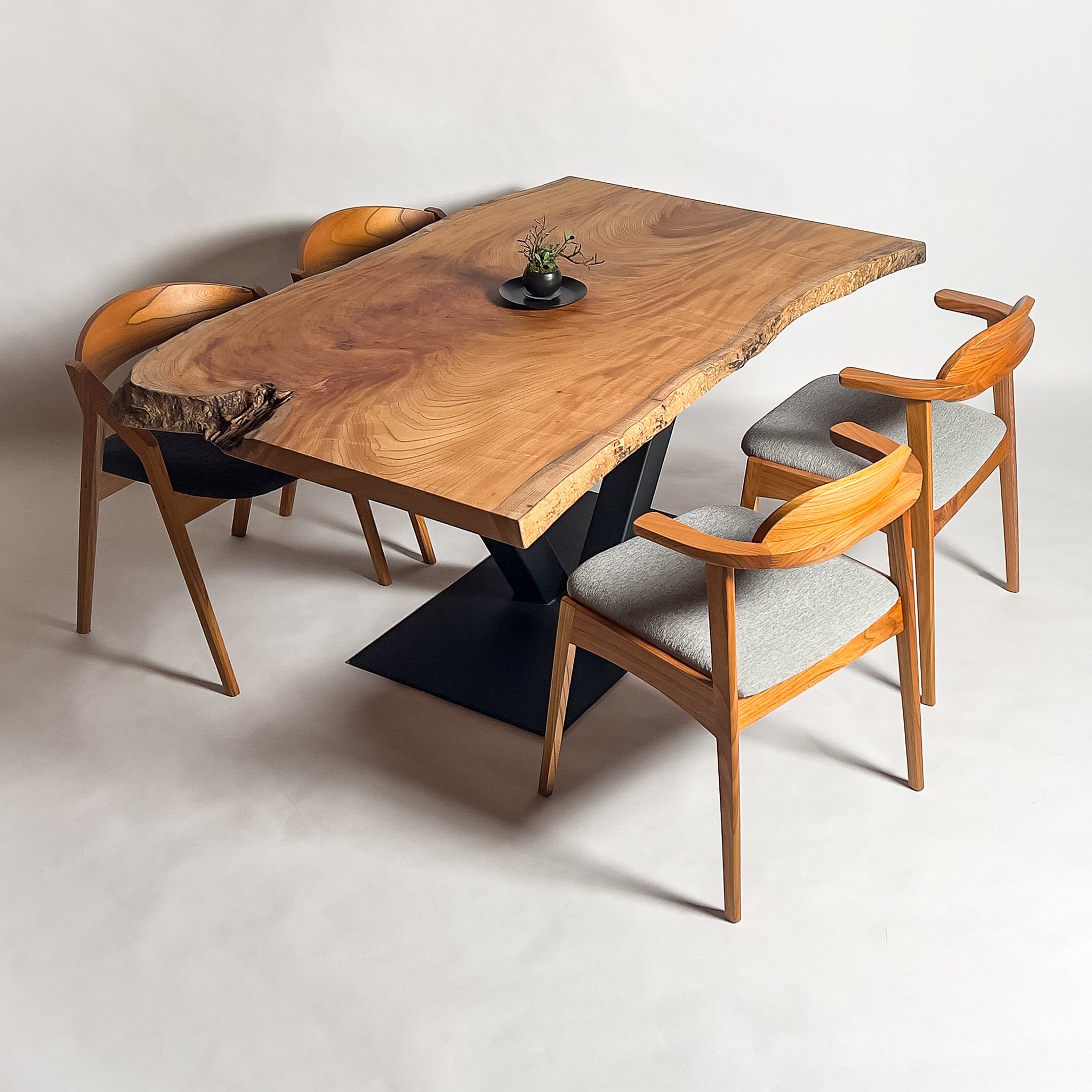 公式】KIDO MEIMOKU（鬼童銘木）｜一枚板テーブル・ソファ専門店