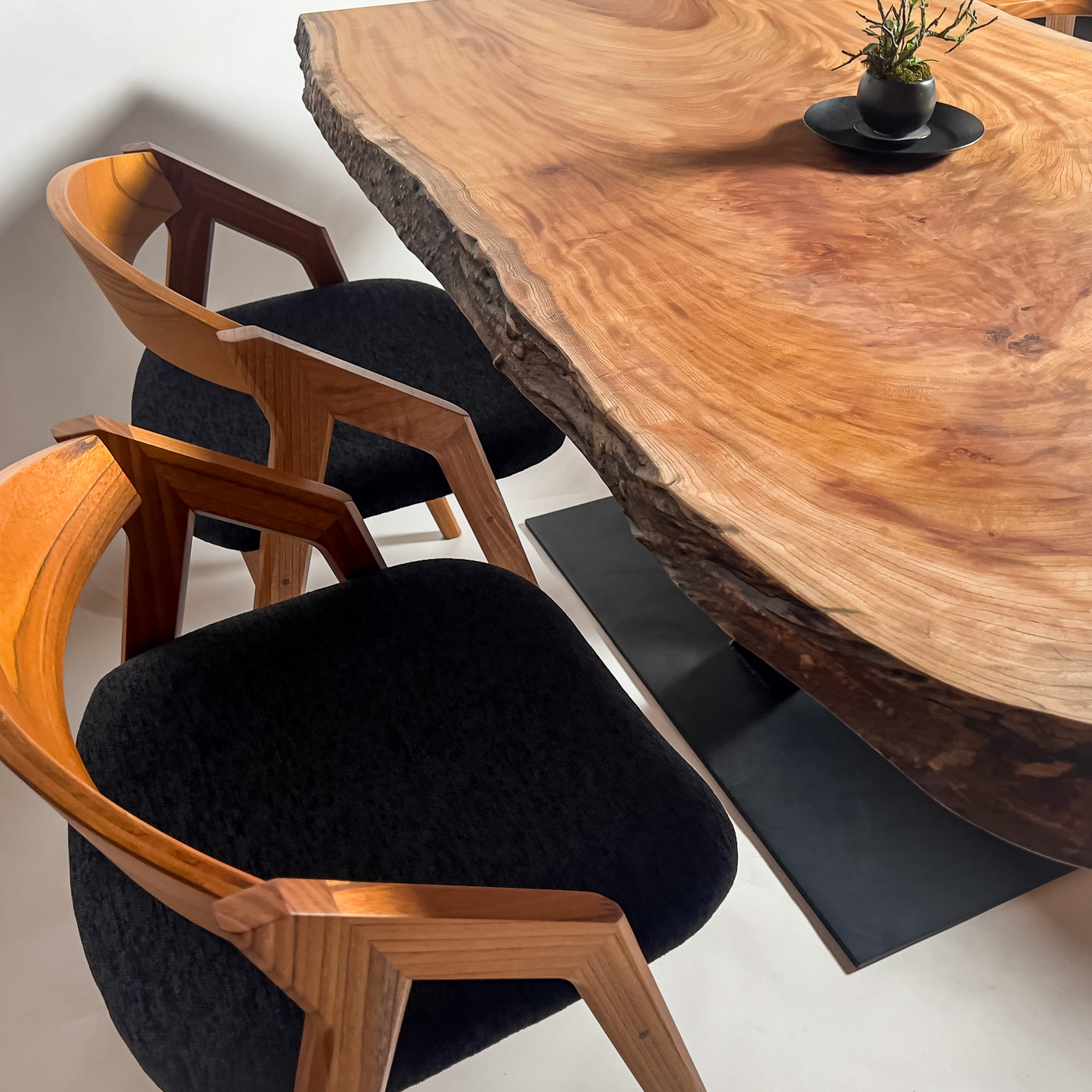 欅の耳付き一枚板イメージ