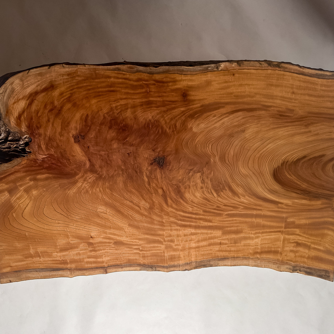 長年使われた欅の表情イメージ