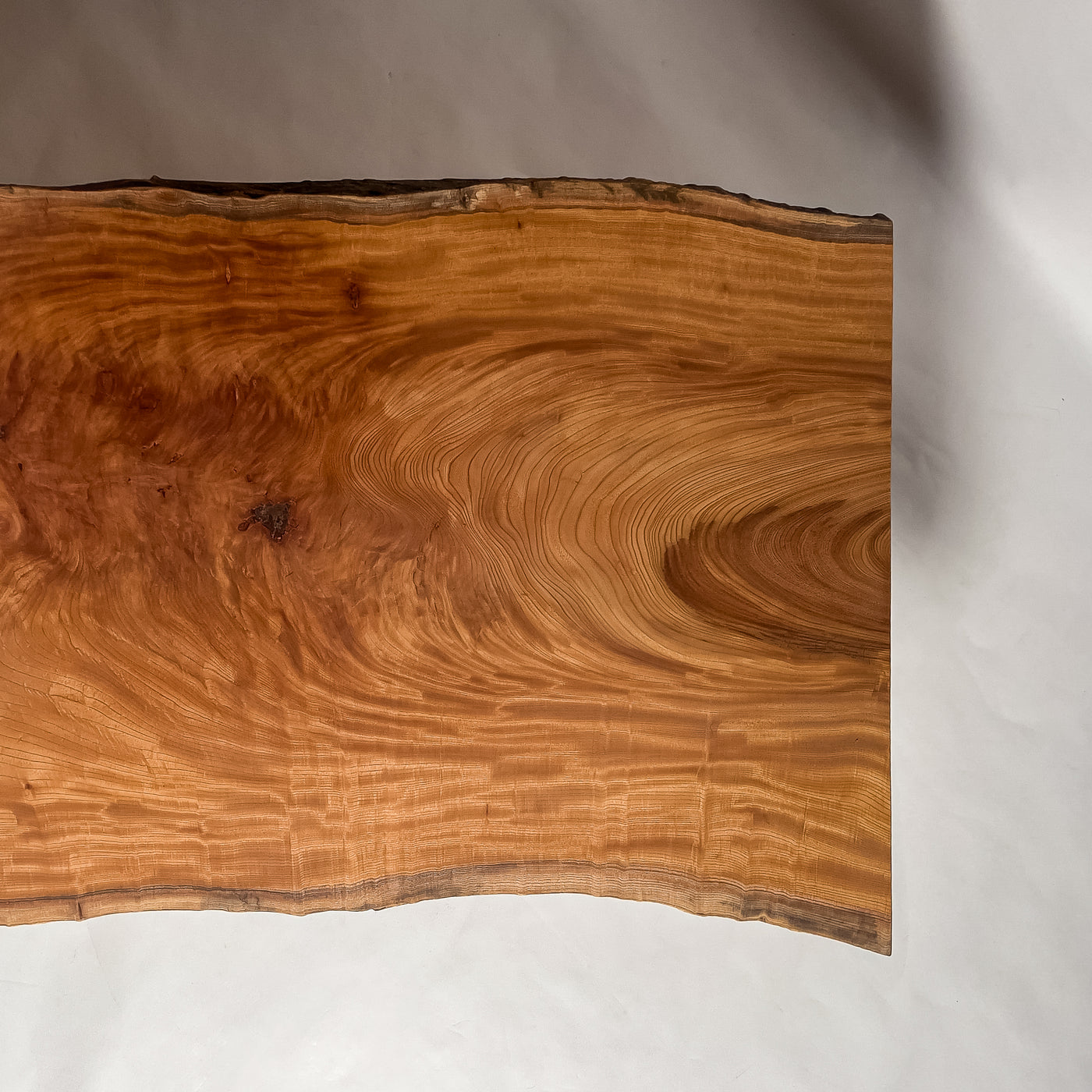 欅の杢の接写イメージ