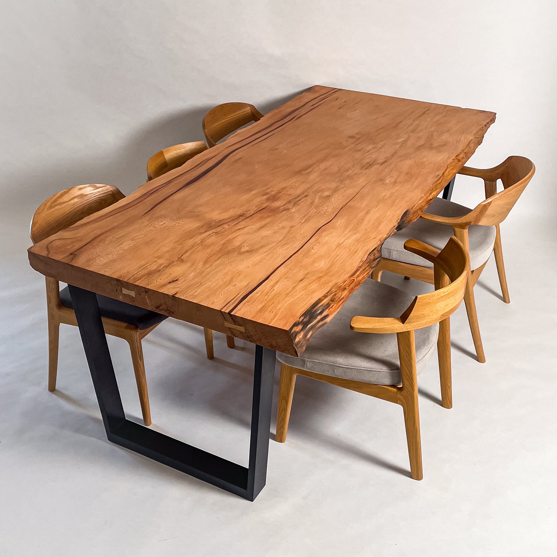 屋久杉一枚板の加工後の表情