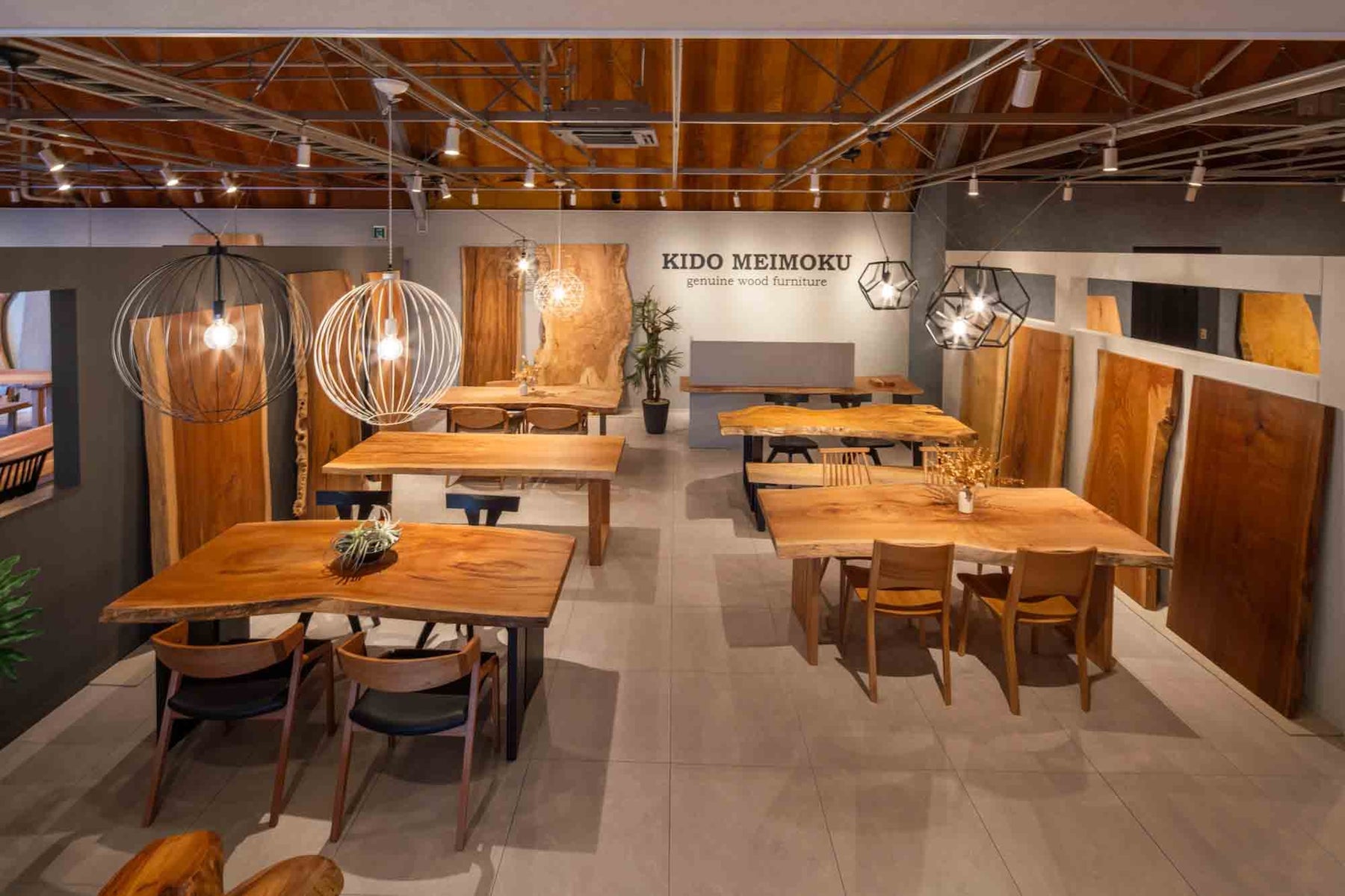 鬼童銘木の展示場